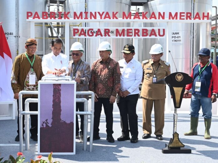 Presiden Jokowi Resmikan Pabrik Minyak Makan Merah Pertama di Indonesia. (Foto: BPMI Setpres)