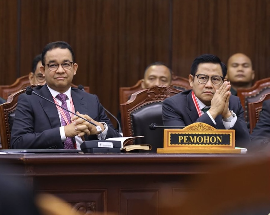 Pasangan Anies Baswedan dan Muhaimin Iskandar di Sidang Permohonan Gugatan Hasil Pilpres 2024 di Gedung Mahkamah Konstitusi (MK), Jakarta, Senin (23/4/2024). (Dok: MK)