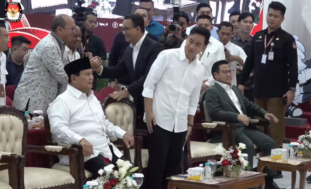 Prabowo Subianto dan Gibran Rakabuming Raka Hadiri Rapat Pleno KPU Penetapan Presiden dan Wakil Presiden Terpilih RI, Rabu (24/4/2024). (Foto: Youtube/KPU RI)