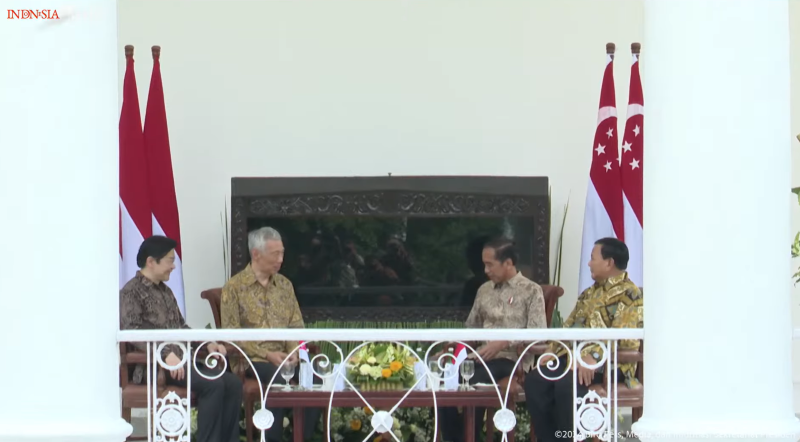 Presiden Jokowi Bersama Menhan Sekaligus Presiden Terpilih Prabowo Subianto Duduk Bersama dengan Perdana Menteri (PM) Singapura Lee Hsien Loong dan Wakil PM Singapura Lawrence Wong di Istana Kepresidenan Bogor, pada Senin (29/4/2024). (Foto: Youtube/Biro Pers Setpres RI)