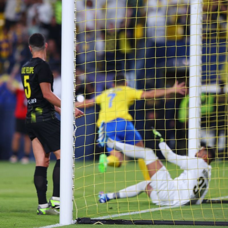 Cristiano Ronaldo usai mencetak 2 Gol di laga Al Nassr vs Al Ittihad. Hal ini membuat Ronaldo meraih rekor sebagai Top Score di Liga Arab Saudi. (foto: Instagram/@cristiano)