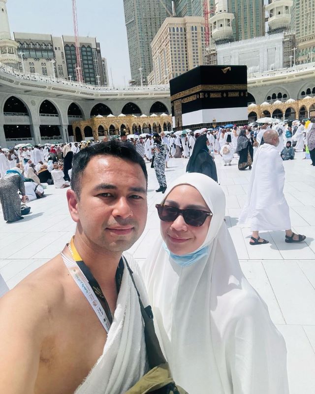 Raffi Ahmad dan Nagita Slavina Ibadah Haji. (Foto: Instagram/@raffinagina1717)