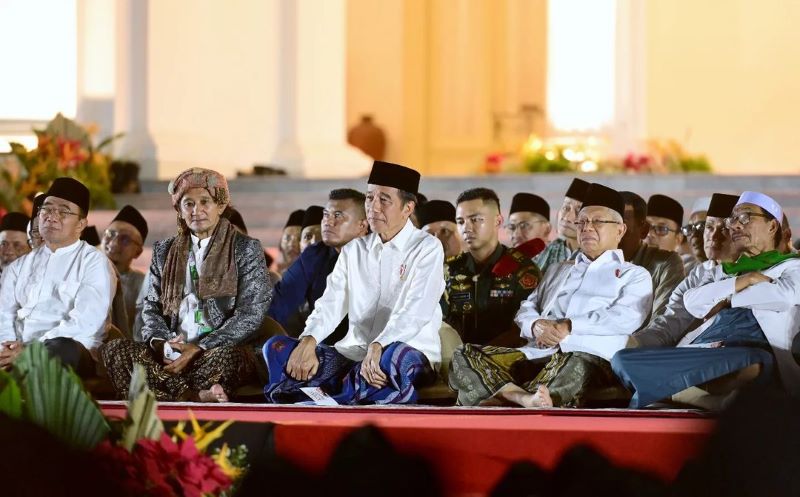 Presiden Joko Widodo (Jokowi) dan Wakil Presiden Ma'ruf Amin dalam Acara zikir dan doa kebangsaan yang digelar di Halaman Istana Merdeka, Jakarta, Kamis (1/8/2024). (Foto: Setkab RI)