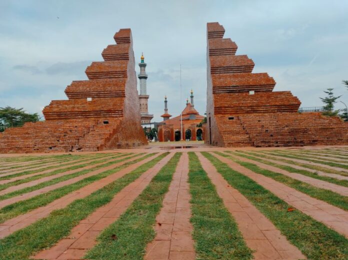 Alun Alun Kejaksan Cirebon. (Foto: X/@Widino)