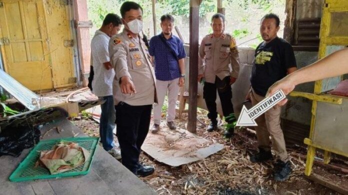 Polisi Sedang Melakukan Olah Tempat Kejadian Perkara (TKP) Kasus Pemilik Kos Inisial NY Makan Daging Kucing di Sekaran, Gunungpati, Kota Semarang, Rabu (7/8/2024) Demi Alasan Obat Diabetes. (Foto: Polrestabes Semarang)