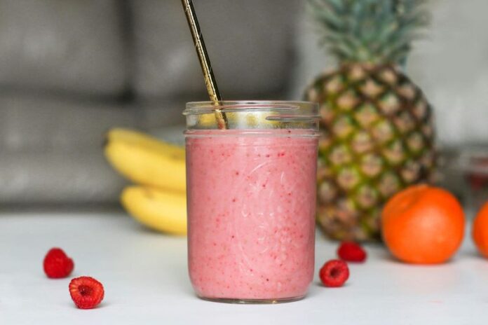 Ilustrasi Smoothie Pisang Strawberri. (Foto: Pexels)