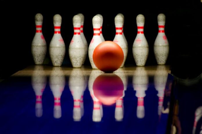 Ilustrasi Olahraga Bowling. (foto: Pexels)