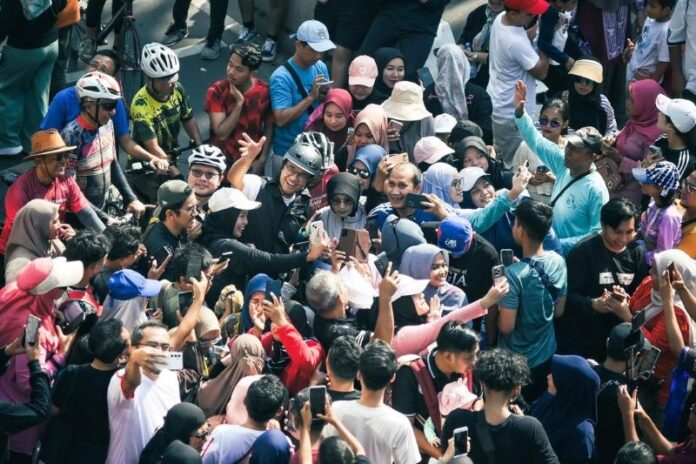 Anies Baswedan saat Bersepeda di Car Free Day di Jalan Sudirman-Thamrin, Jakarta, Minggu (8/9/2024). (Foto: Instagram/@aniesbaswedan)