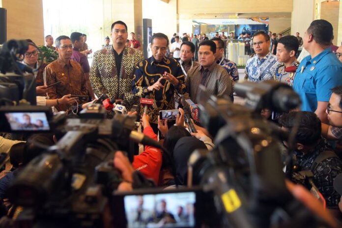 Presiden Joko Widodo (Jokowi) memberikan keterangan pers usai Peresmian Kawasan Indonesia Islamic Financial Center dan Kantor FIBA Indonesia di Menara Danareksa, Jakarta, Selasa (17/09/2024) pagi. (Foto: Humas Setkab/Rahmat)