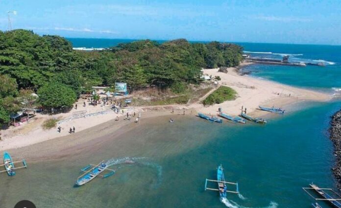 Pantai Santolo di Kawasan Garut Selatan (Foto: Disparbud Garut)