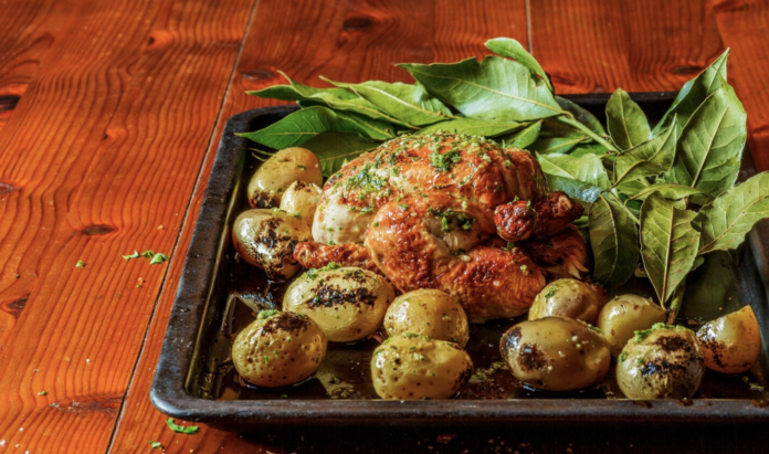 Chickpea dan Spinach Stuffed Sweet Potatoes (Freepik)