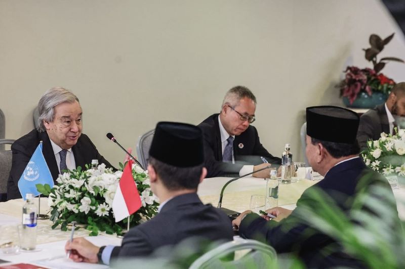 Presiden Prabowo bertemu dengan Sekretaris Jenderal PBB Antonio Guterres, beserta jajaran delegasi tingkat tinggi di Rio de Janeiro, Brasil. (Foto: Dok. Tim Media Presiden Prabowo Subianto, Biro Pers Sekretariat Presiden)